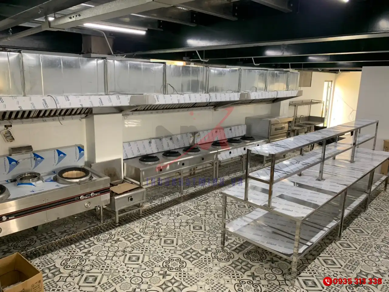 Bố trí bếp Á công nghiệp trong bếp