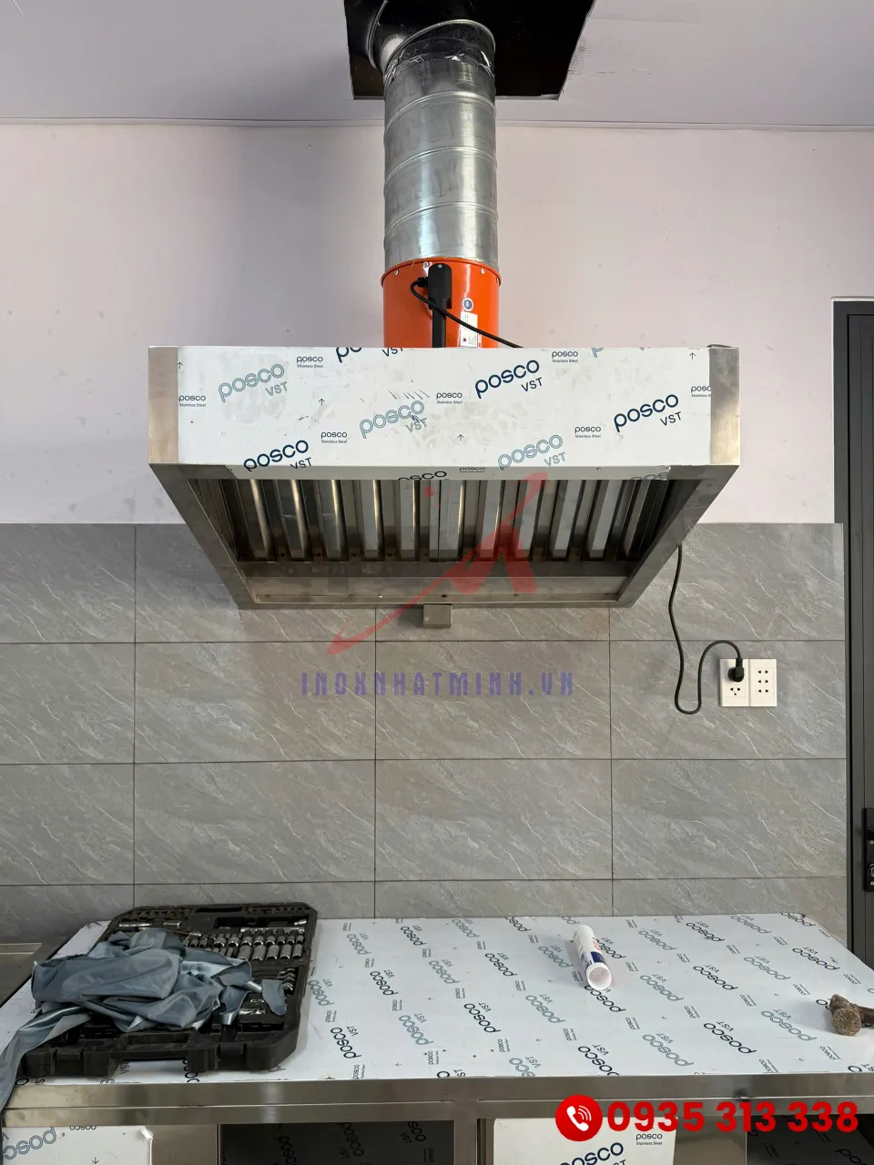 Chụp hút khói inox công nghiệp đảm bảo tiêu chuẩn bếp nhà hàng không bị khói mùi