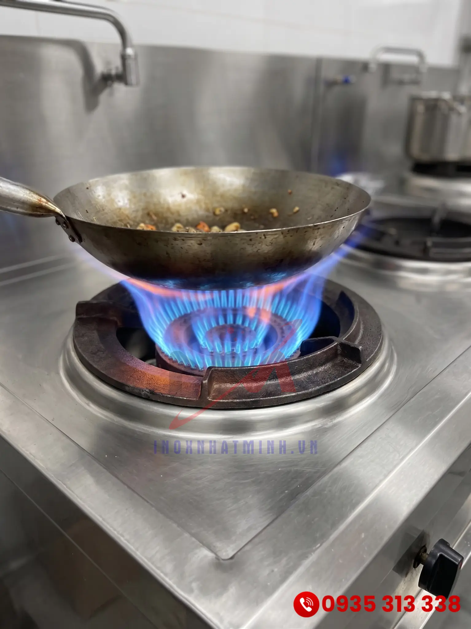 Cách điều chỉnh ngọn lửa xanh cho bếp khè công nghiệp giúp tiết kiệm nhiên liệu tối đa