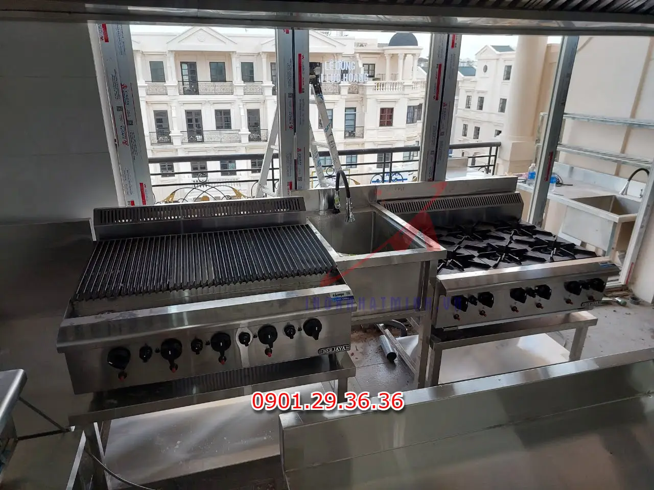 Mẫu bếp Âu công nghiệp 