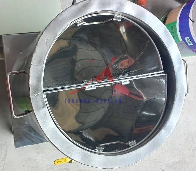 Bên trong nồi nấu phở bằng điện có 2 ngăn