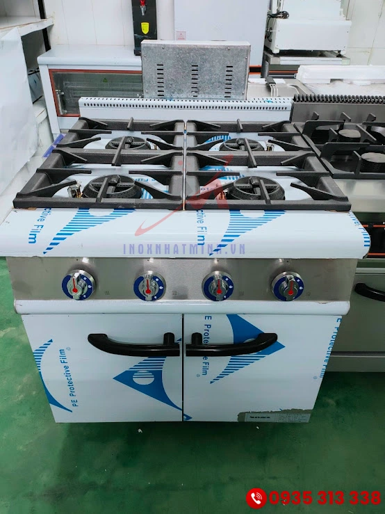 Bếp Âu công nghiệp 4 họng có lò nướng