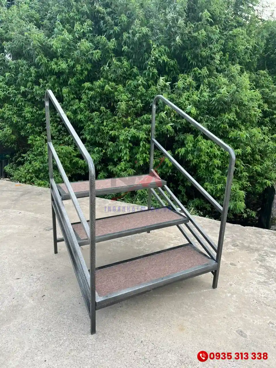 Cấu tạo bục sân khấu di động cầu thang