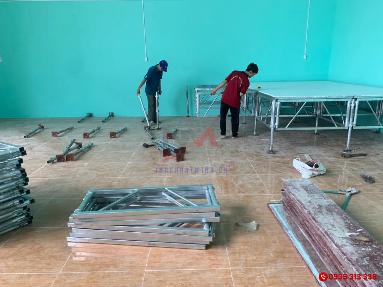 Thi công bục sân khấu di động