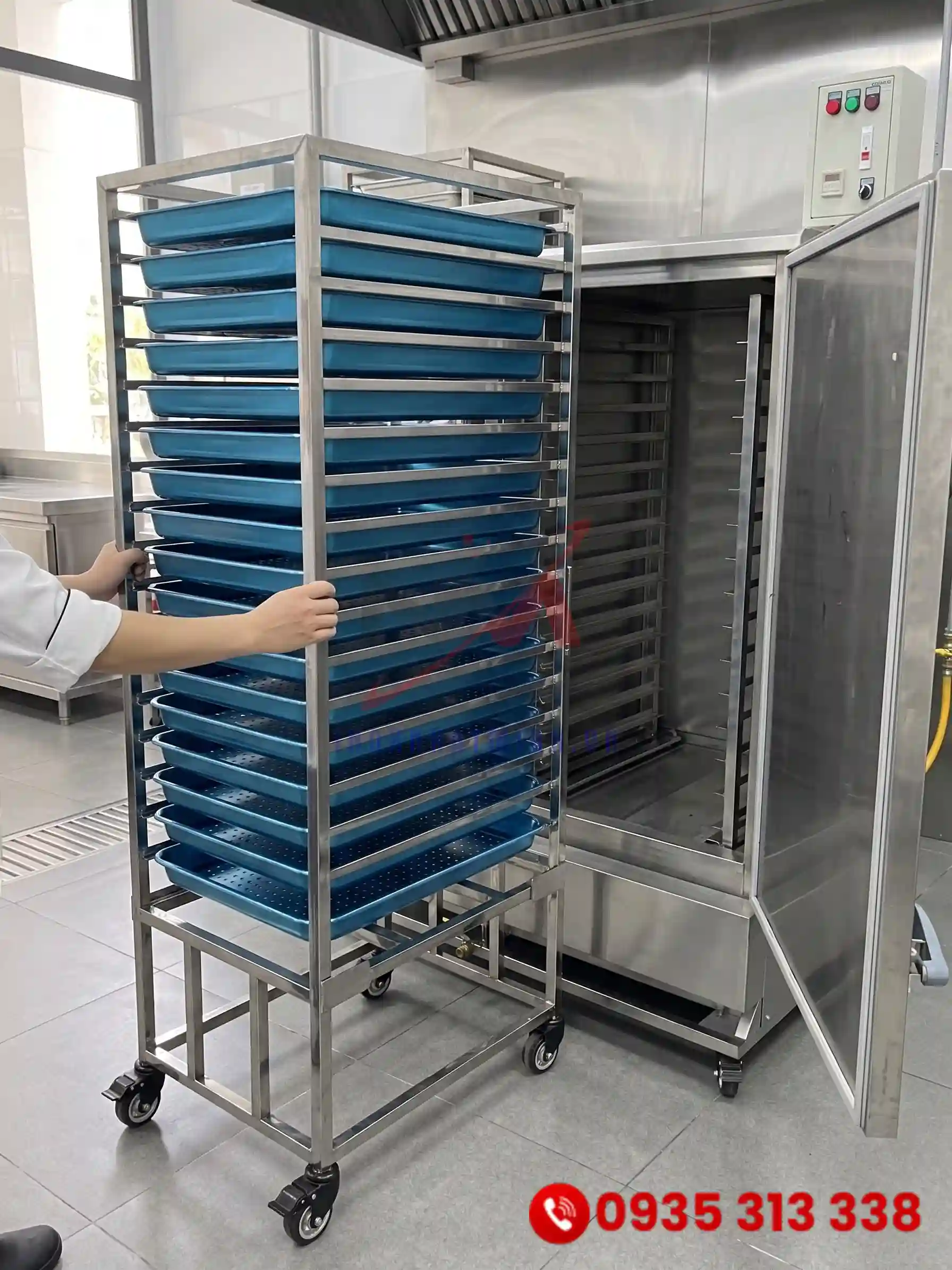 Xe đẩy khay và tủ cơm công nghiệp 24 khay