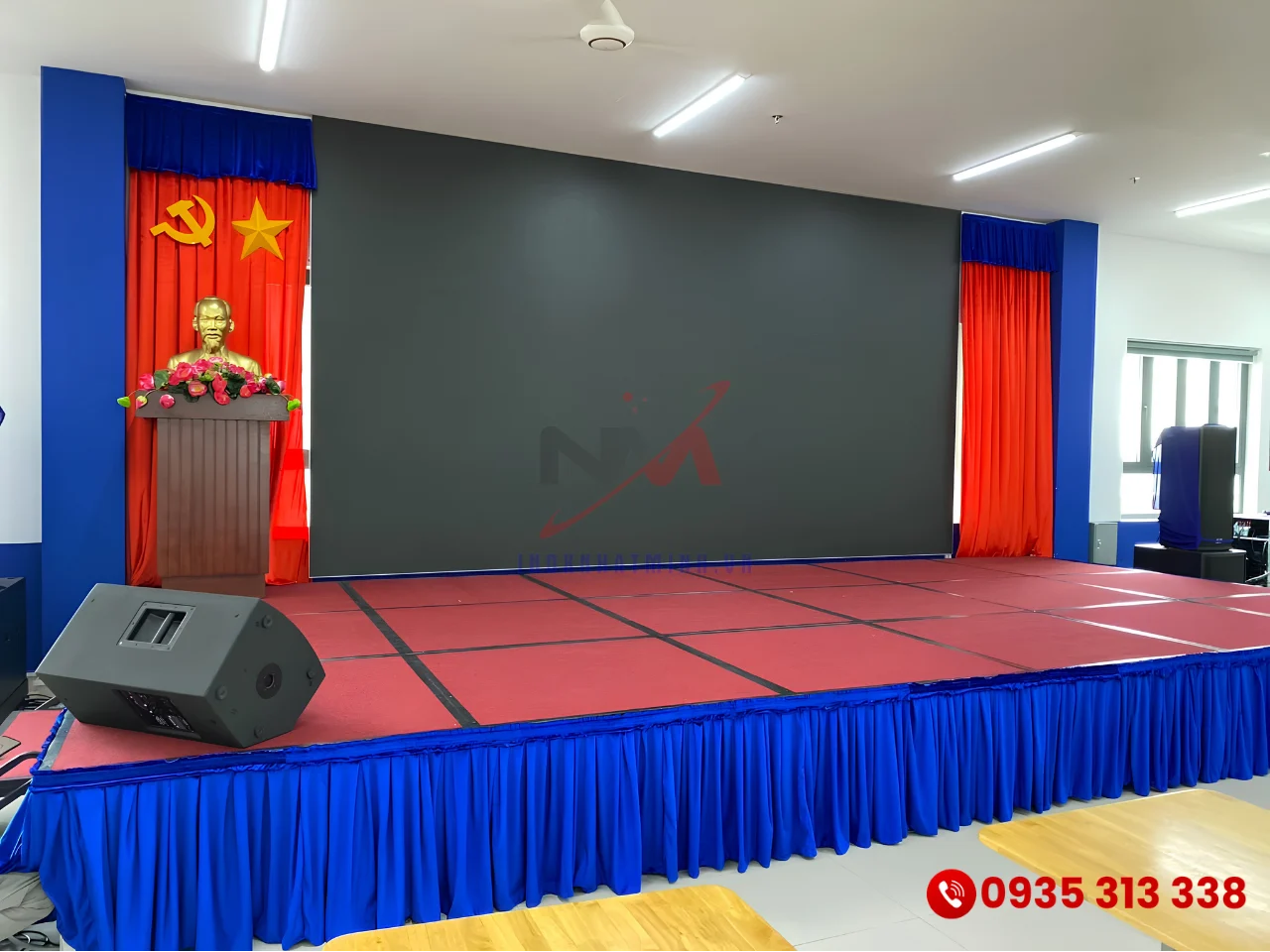 Lắp ráp kích thước sân khấu hội trường bằng hệ thống module bục chân nhện chịu tải trọng cao