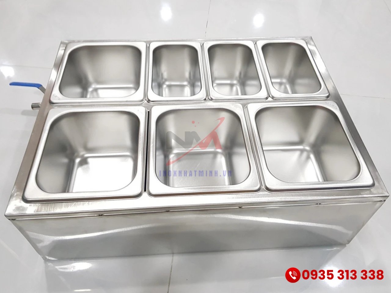 Thiết kế van xả đáy tiện lợi của quầy giữ nóng thức ăn nhỏ giúp dễ dàng vệ sinh
