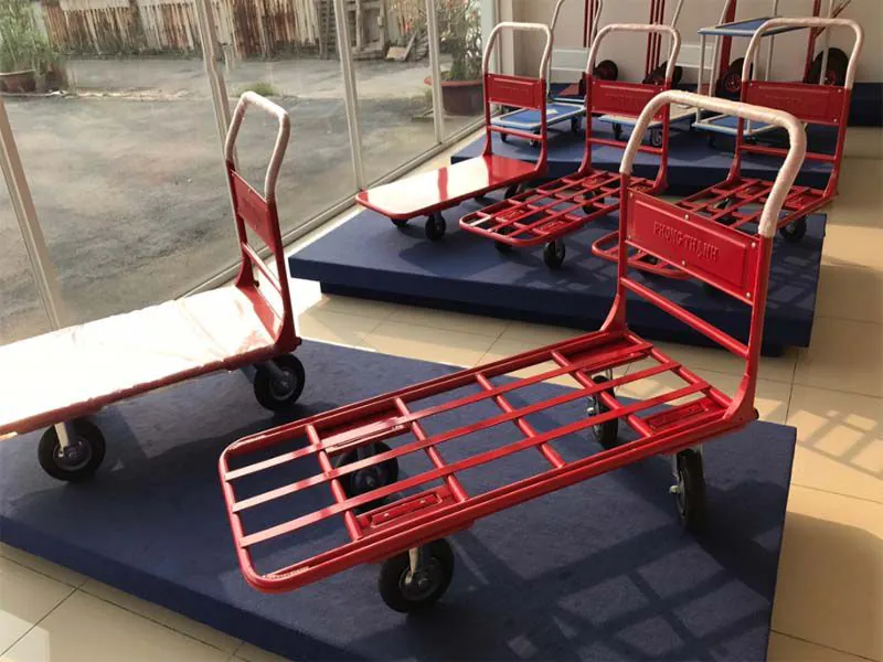 Xe đẩy hàng nhựa và thép được ứng dụng rộng rãi hơn xe inox Xe đẩy hàng nhựa và thép được ứng dụng rộng rãi hơn xe inox